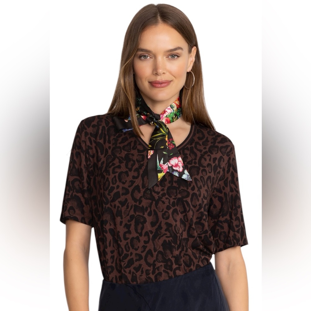 Johnny Was The Janie Favorite Tee V-Neck Leopard Top Shirt Rayon